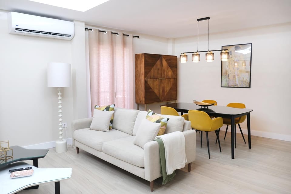 Communal lounge/ TV room, Living room, Lounge or bar