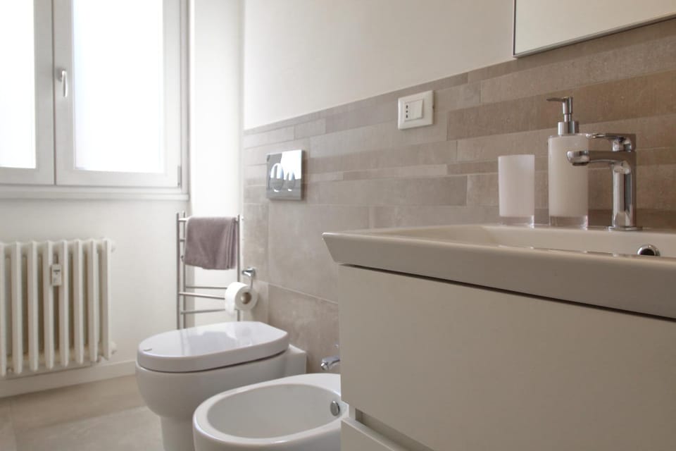 Toilet, Bathroom, bidet, hair dryier