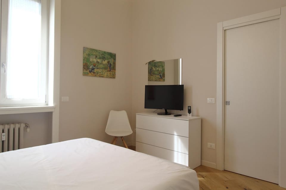 Bed, Bathroom, TV and multimedia, Bedroom