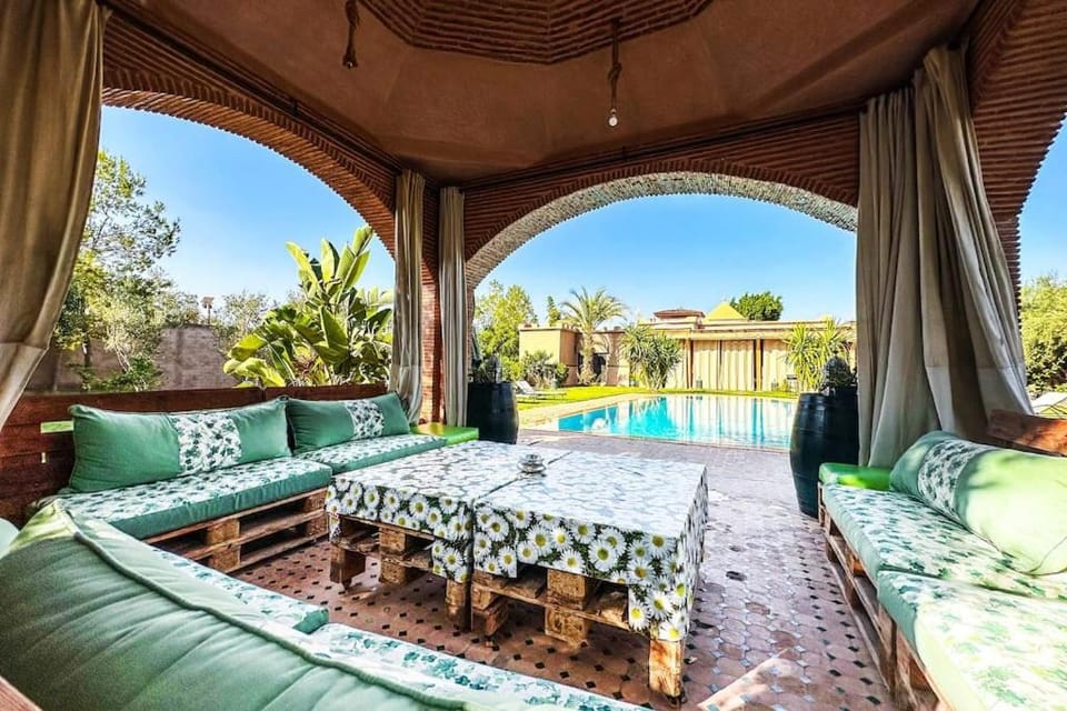 DAR SMAWAR top piscine chauffée 15mn centre ville Villa in Marrakesh