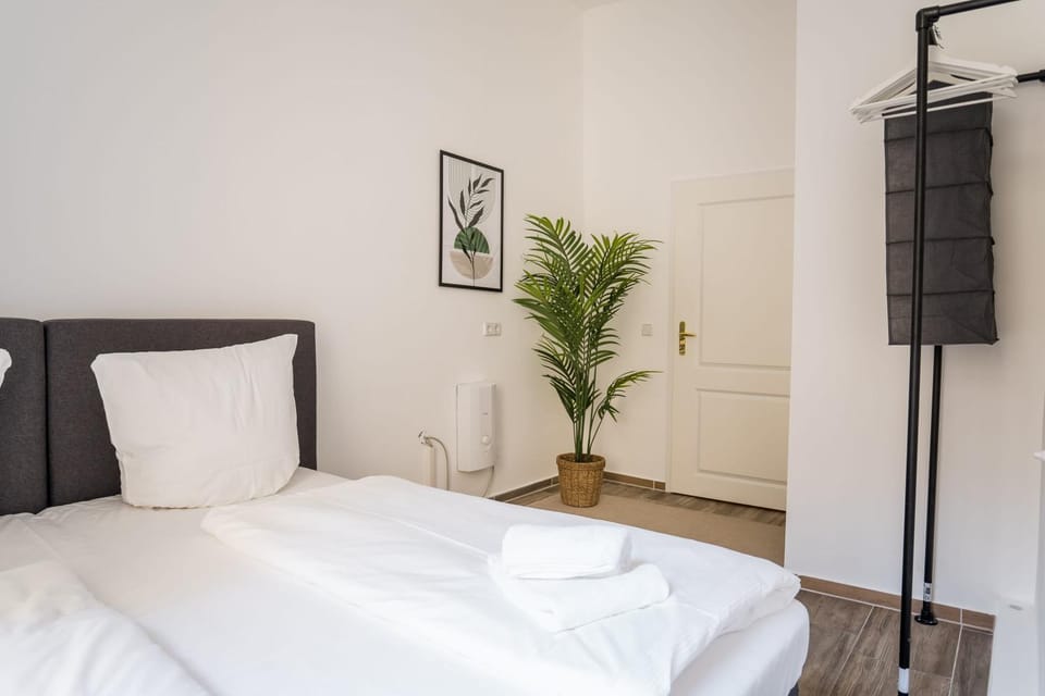 Bed, Photo of the whole room, Bedroom, towels