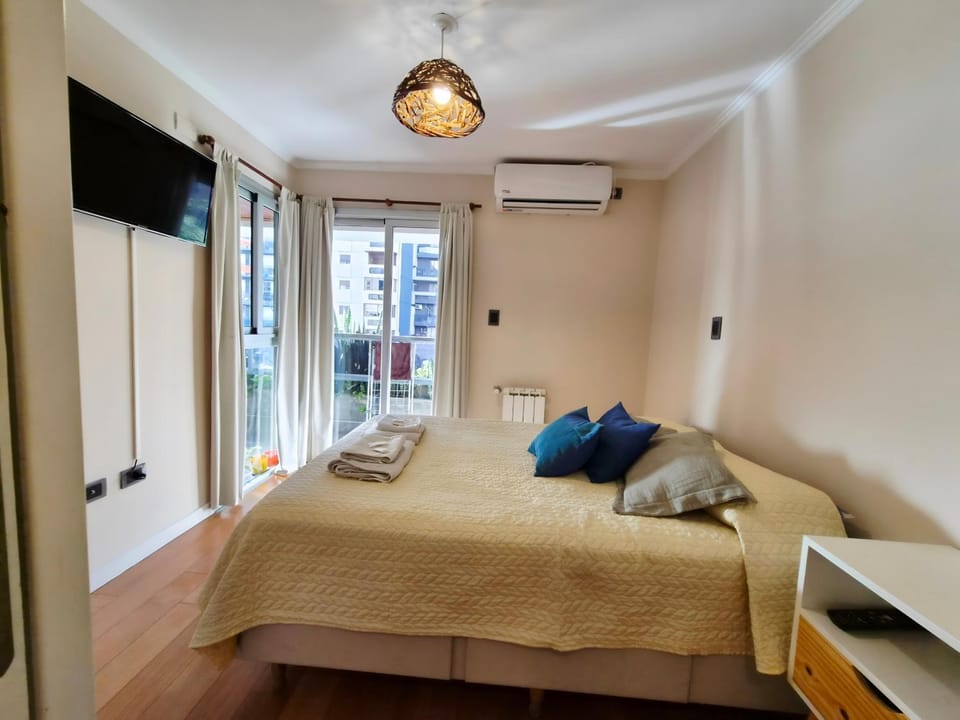 Bed, Bedroom, heating, air conditioner