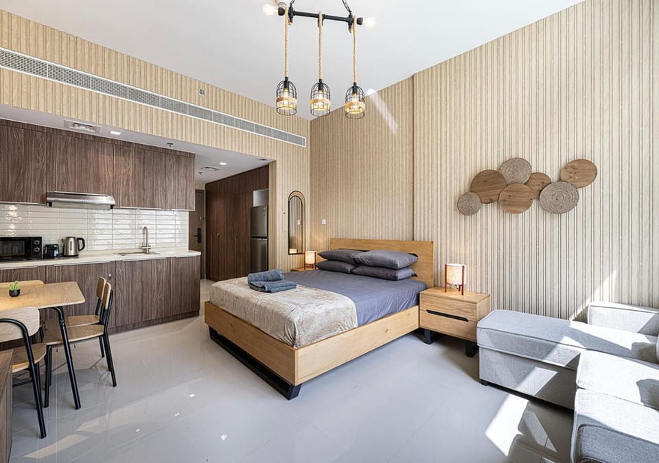 Apartment With Private Garden - Luxe Gold Apartment in Al Sharjah