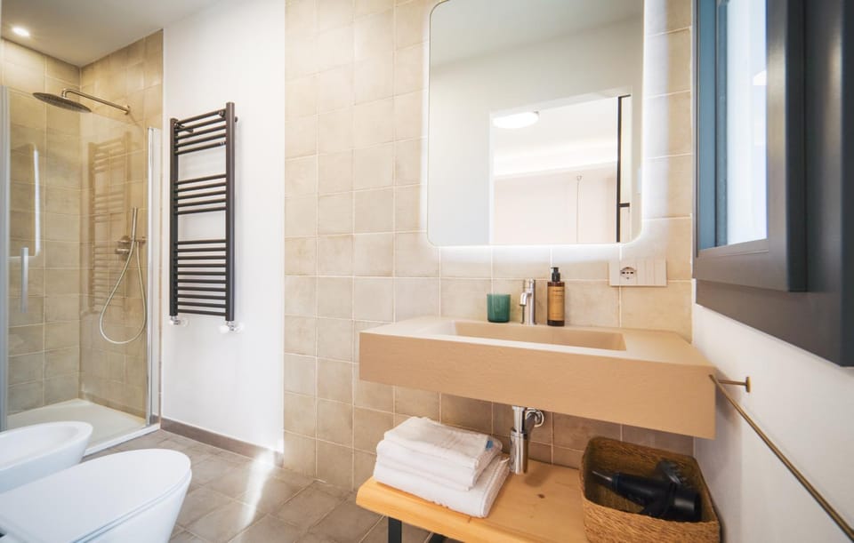 Shower, Bathroom, towels
