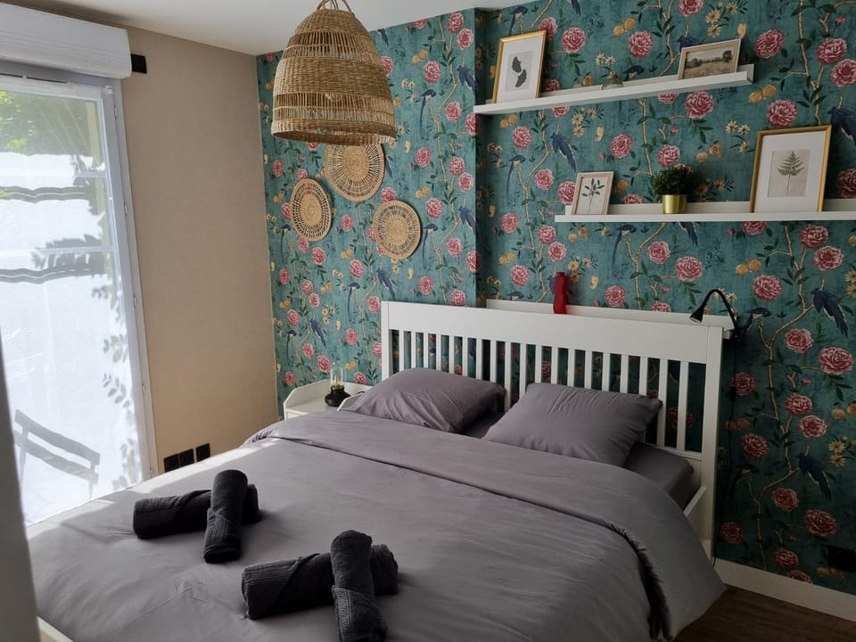 Bed, Photo of the whole room, Bedroom