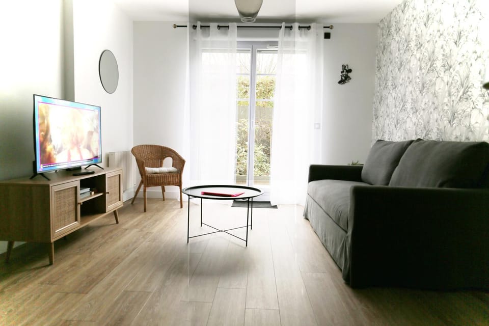 Communal lounge/ TV room, Living room, Seating area