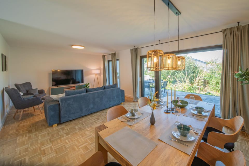 Communal lounge/ TV room, TV and multimedia, Living room, Seating area