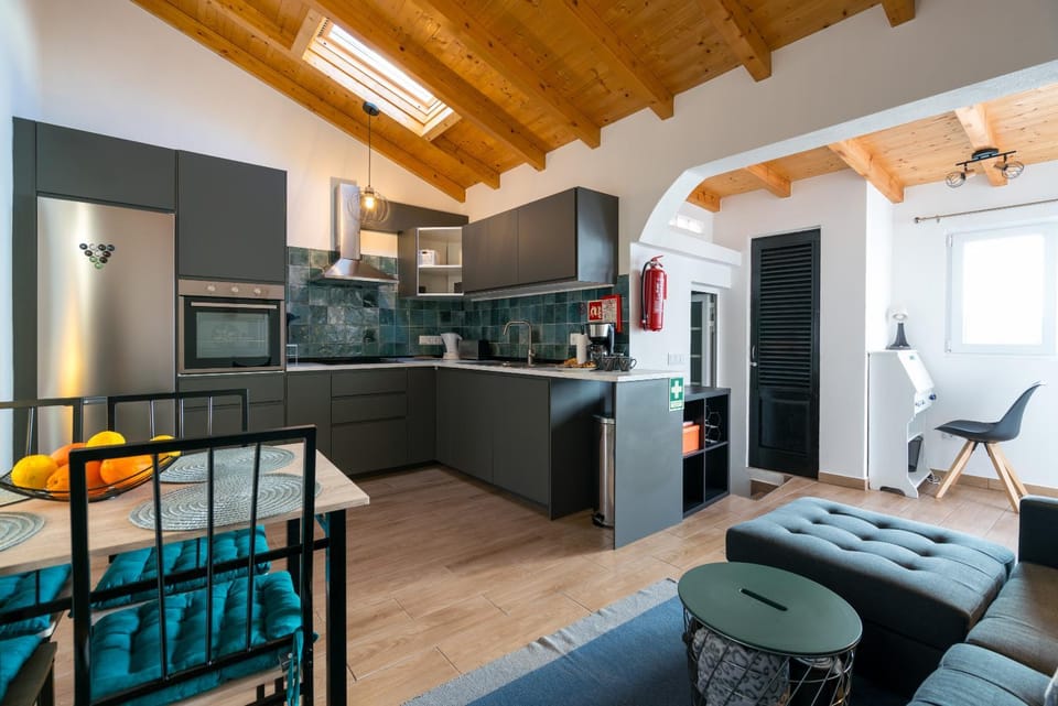 A Charming Village Retreat Casa Kaz House in Budens