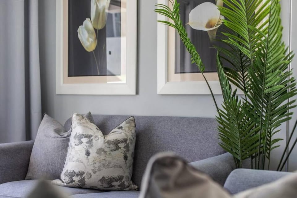 Beachcomber Sunset Sleeper Apartment in Sea Point