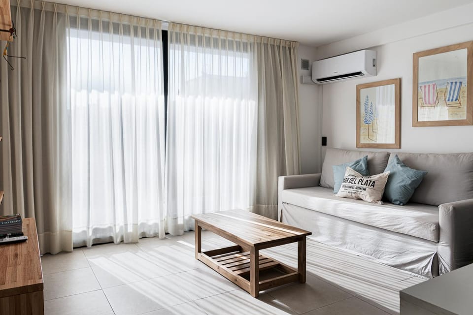 TV and multimedia, Living room, Seating area, air conditioner
