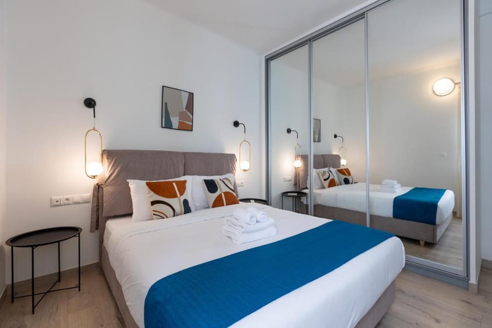 Bed, Photo of the whole room, wardrobe