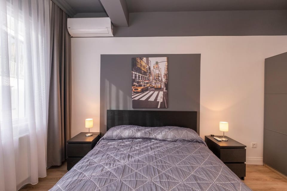 Bed, Photo of the whole room, Bedroom, air conditioner