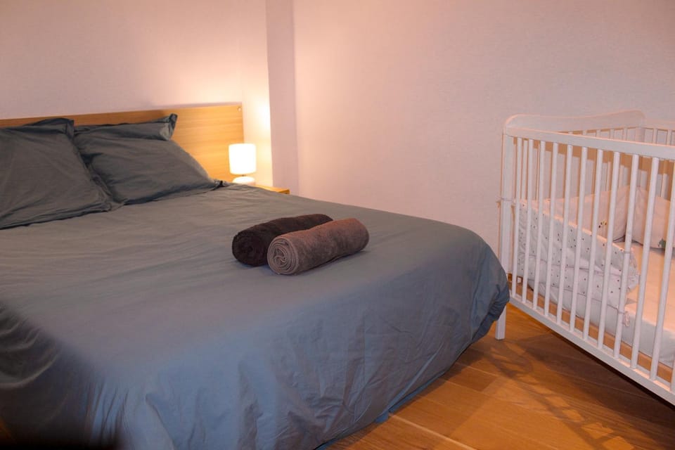 Bed, Photo of the whole room, Bedroom, cot