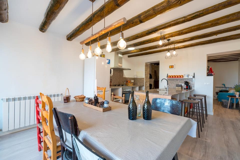 Kitchen or kitchenette, Food and drinks, Dining area, Food