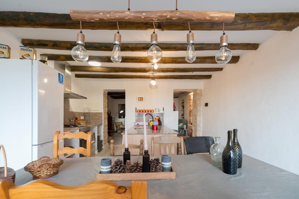 Kitchen or kitchenette, Food and drinks, Dining area