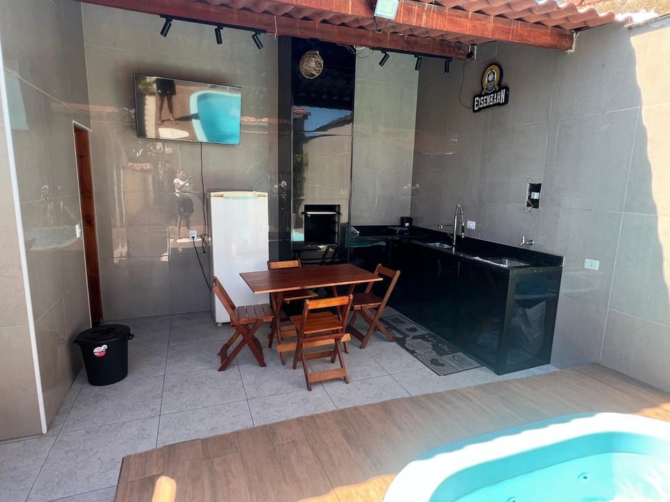 Casa com piscina em Mongaguá Próximo a Plataforma House in Itanhaém