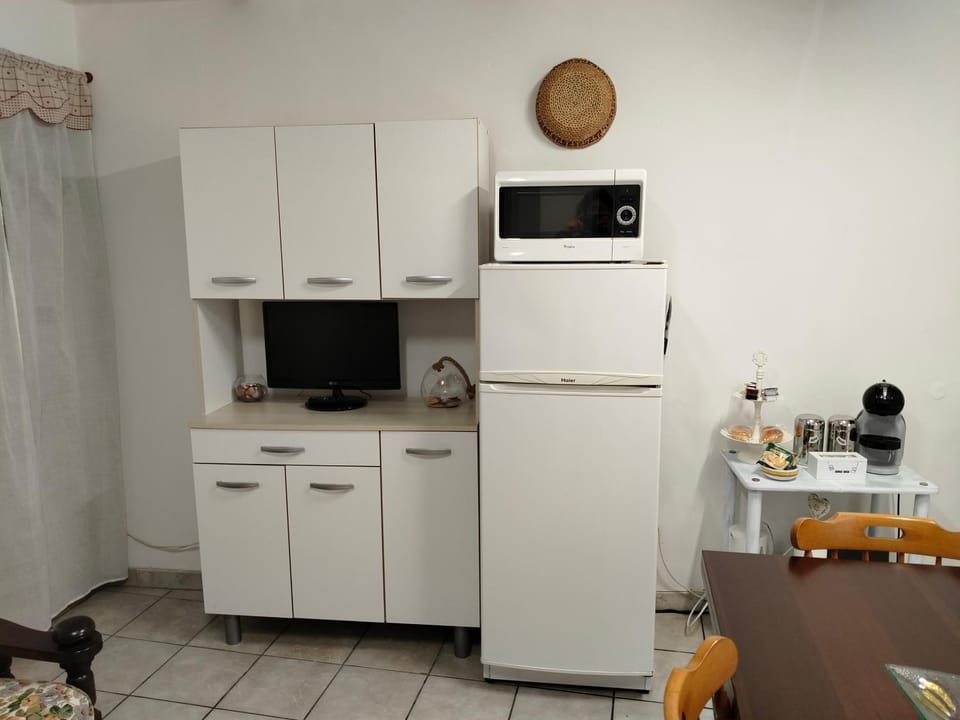 TV and multimedia, Coffee/tea facilities, microwave