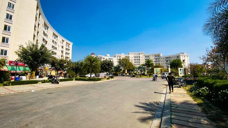 Property building, Street view