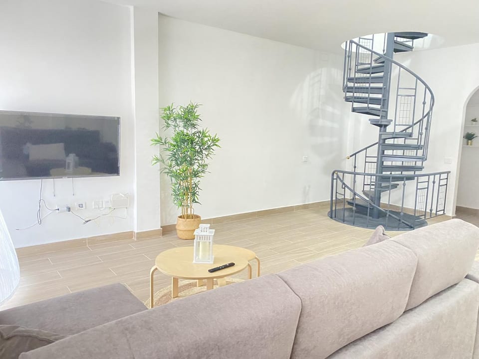 Communal lounge/ TV room, TV and multimedia, Living room, Seating area