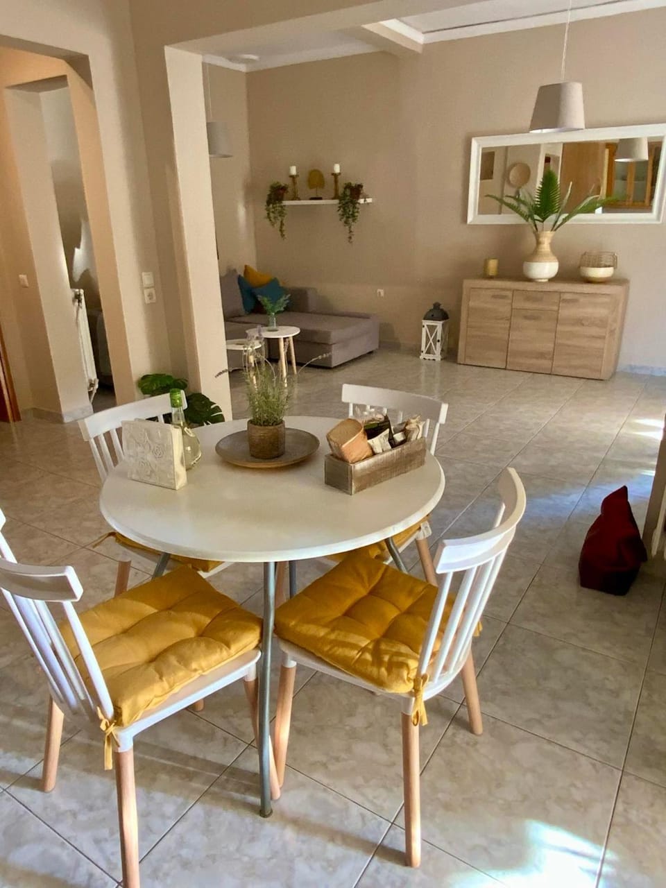 Living room, Dining area