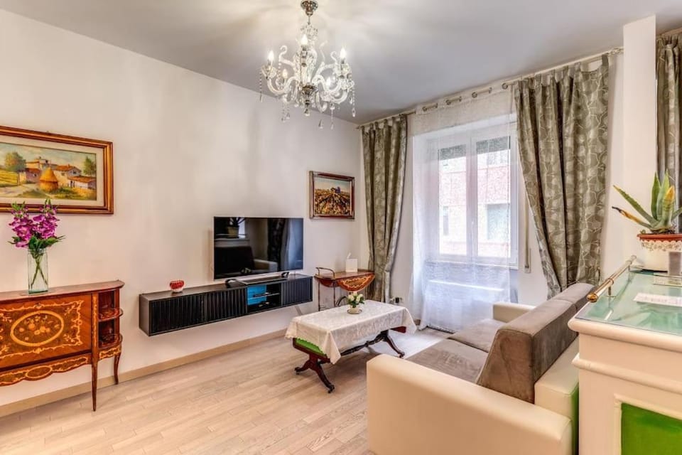 TV and multimedia, Living room, Evening entertainment