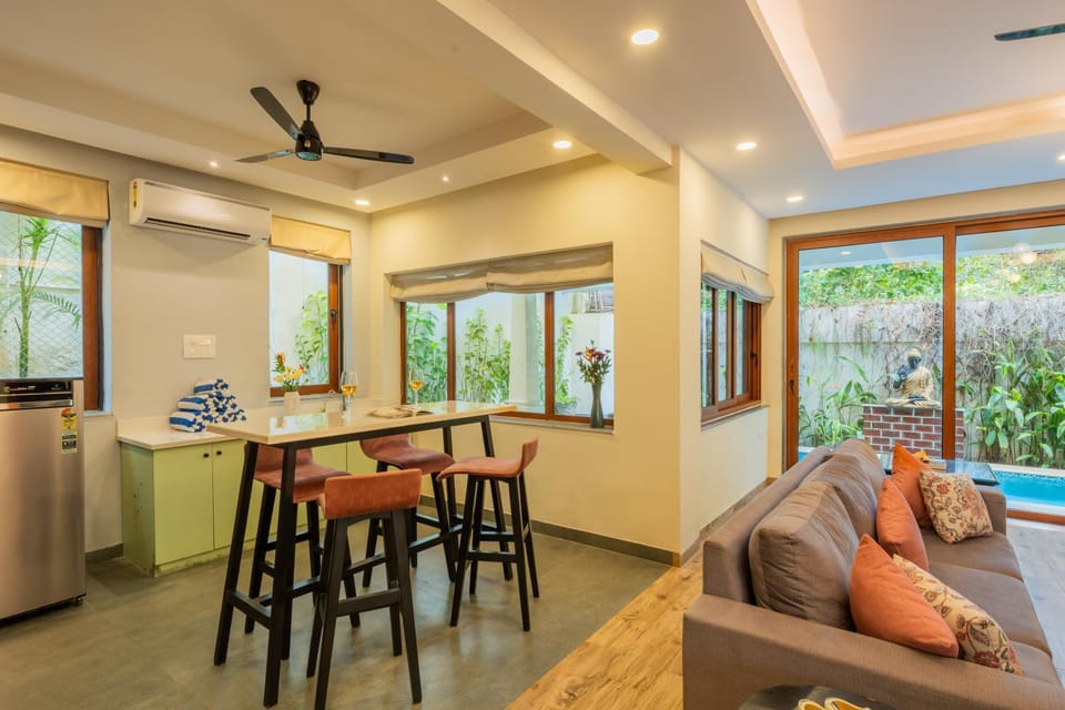 Kitchen or kitchenette, Living room, Seating area, Dining area, Pool view, Swimming pool