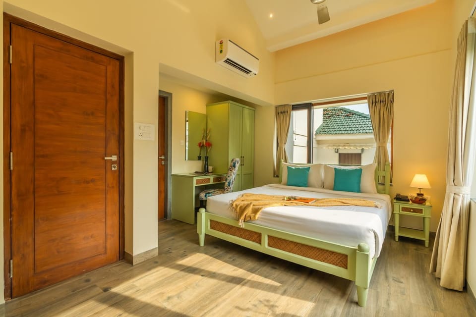 Bed, Photo of the whole room, Bedroom, towels, wardrobe, air conditioner