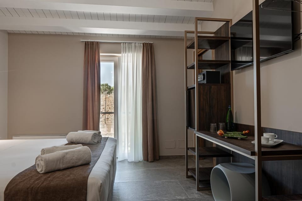 Bed, TV and multimedia, Photo of the whole room, Bedroom, wardrobe