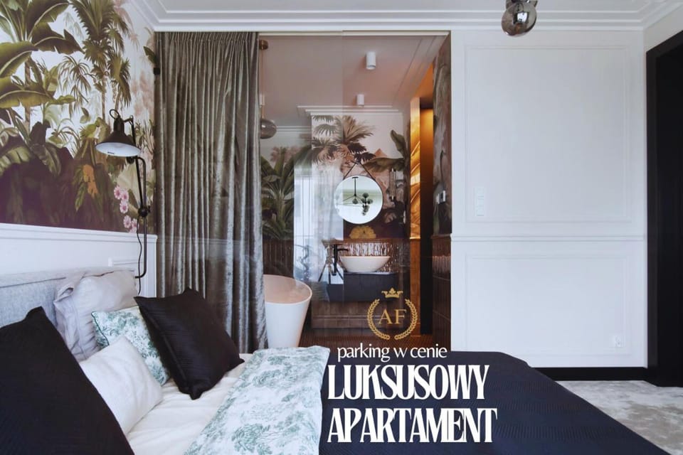 Bed, Photo of the whole room, Seating area, Bedroom