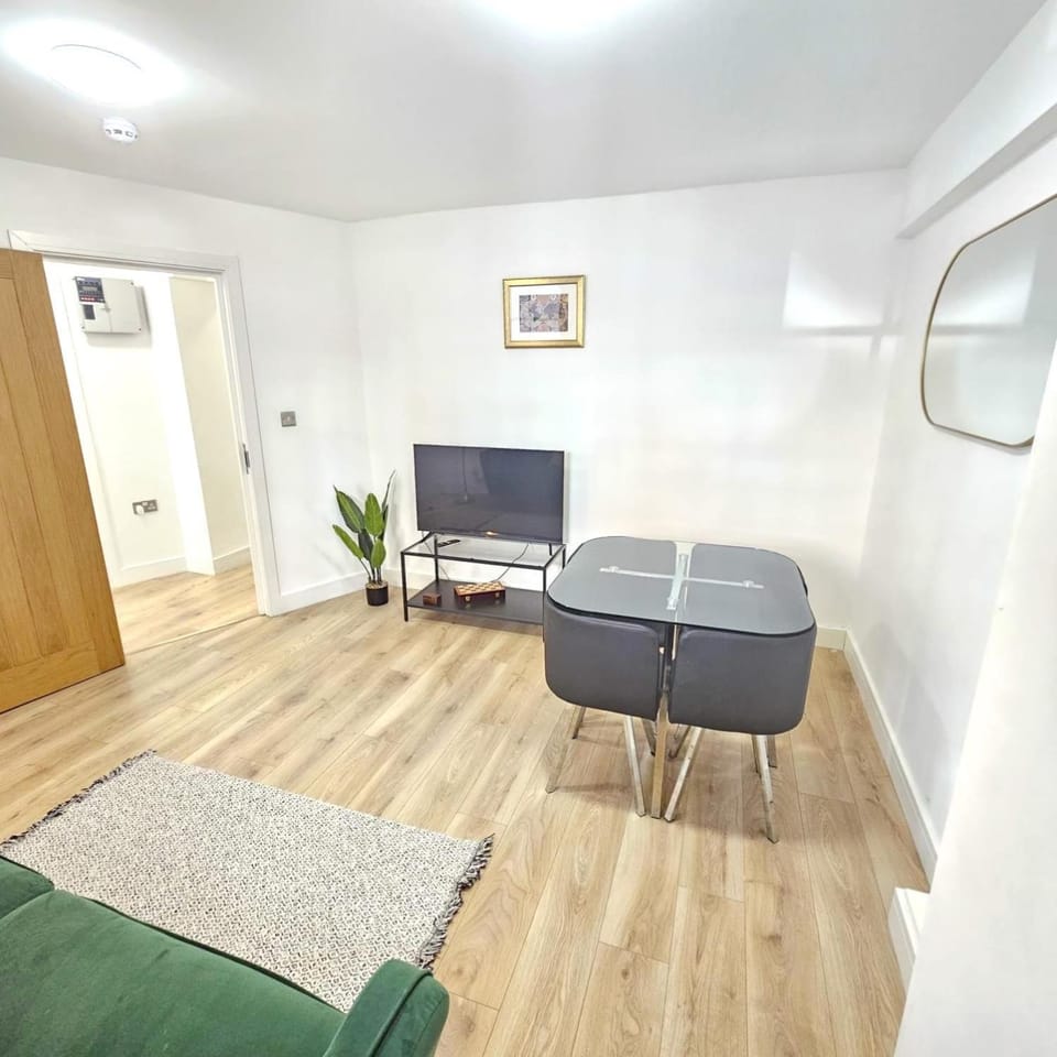 Modern Elegant Garden Apartment near Tufnell Park Station - Quick Links to Central London Apartment in London Borough of Islington