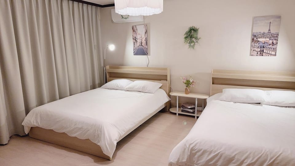House9 , room3, queen bed4 ,elevator O , hills X, stairs X , 4min from subway and bus station,exclusive space Villa in Seoul
