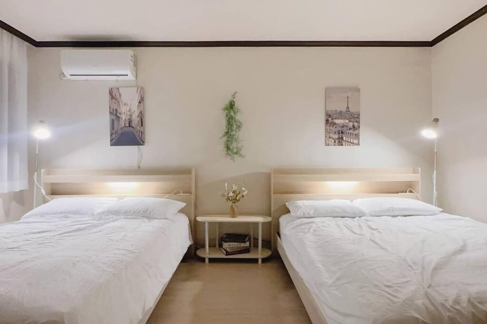 House9 , room3, queen bed4 ,elevator O , hills X, stairs X , 4min from subway and bus station,exclusive space Villa in Seoul