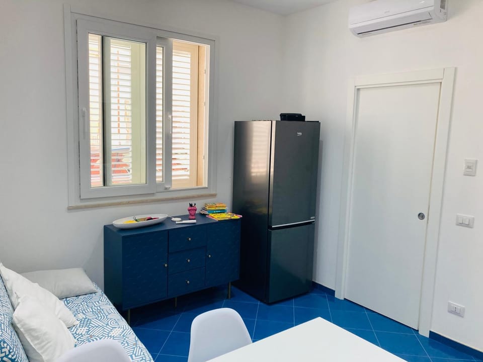 Photo of the whole room, air conditioner