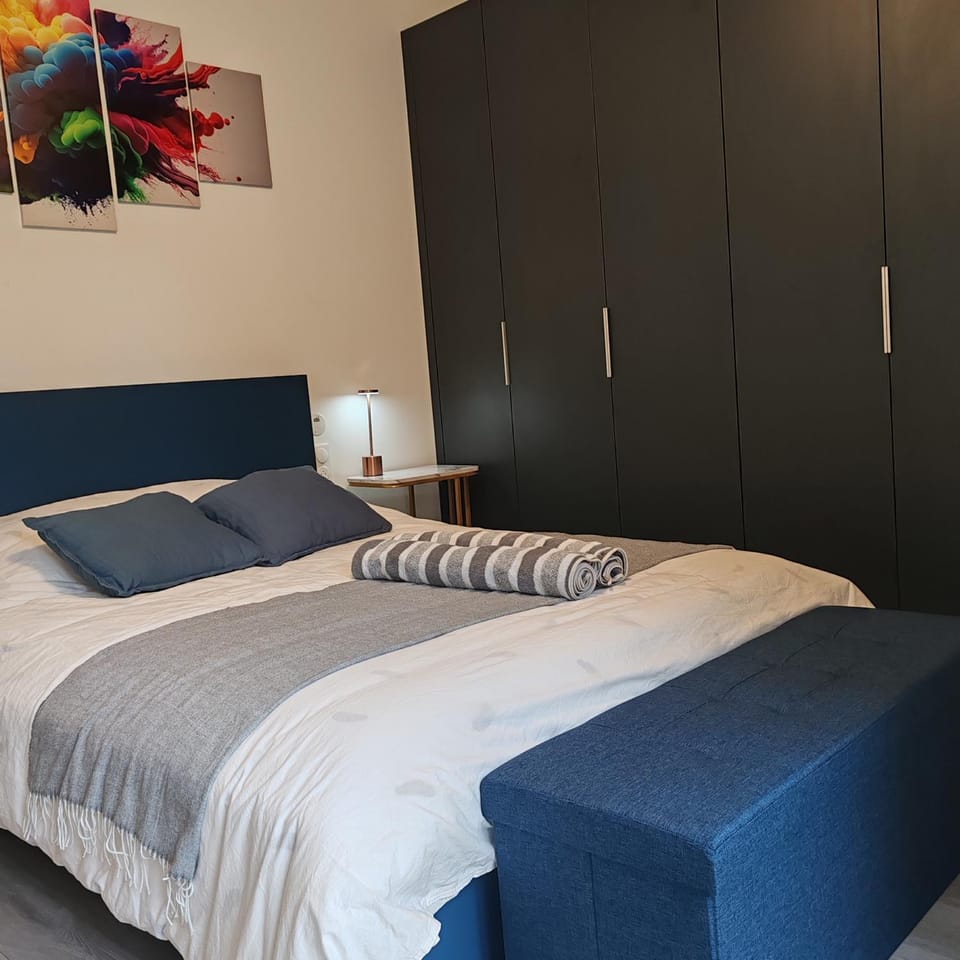 Bed, Photo of the whole room, Bedroom, wardrobe