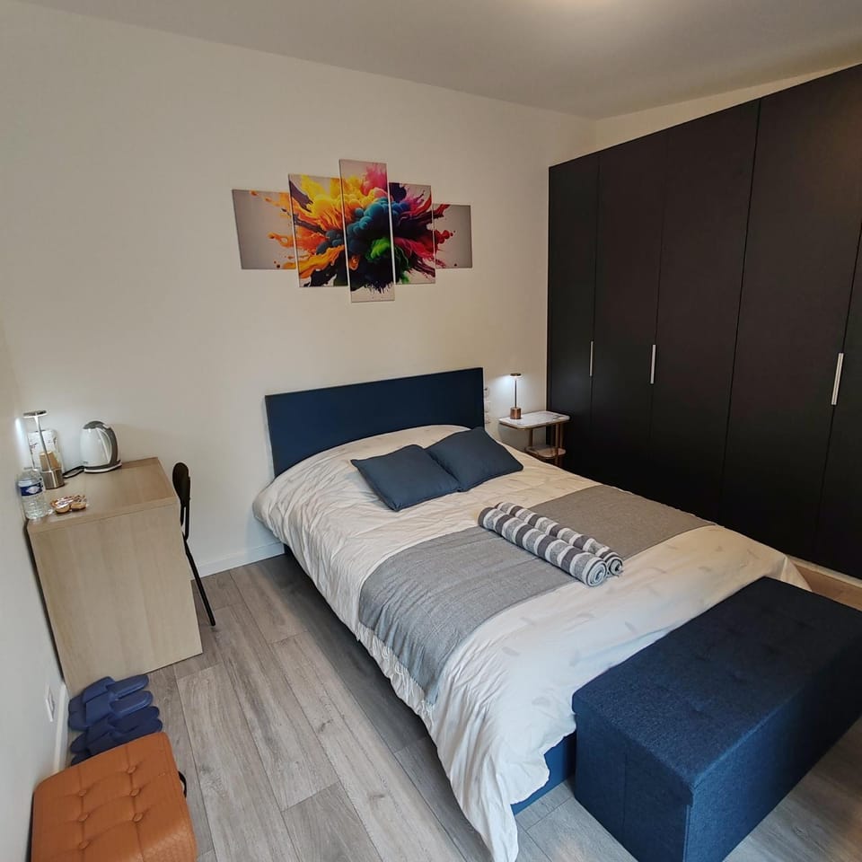Bed, Photo of the whole room, Bedroom
