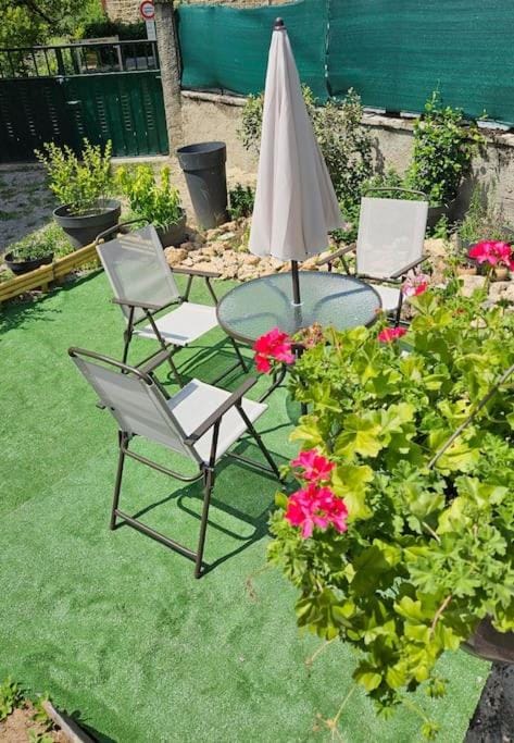 Patio, Day, Garden, Garden view