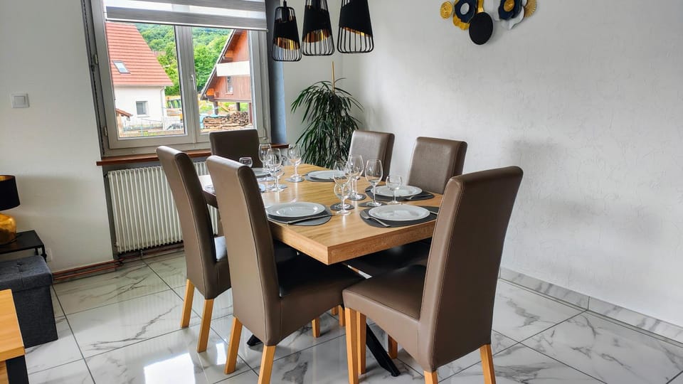 Seating area, Dining area