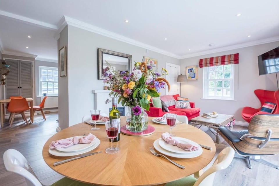 The Poppies, a stylish Aldeburgh holiday home House in Aldeburgh