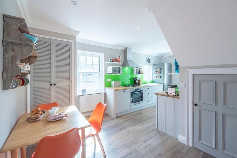 The Poppies, a stylish Aldeburgh holiday home House in Aldeburgh