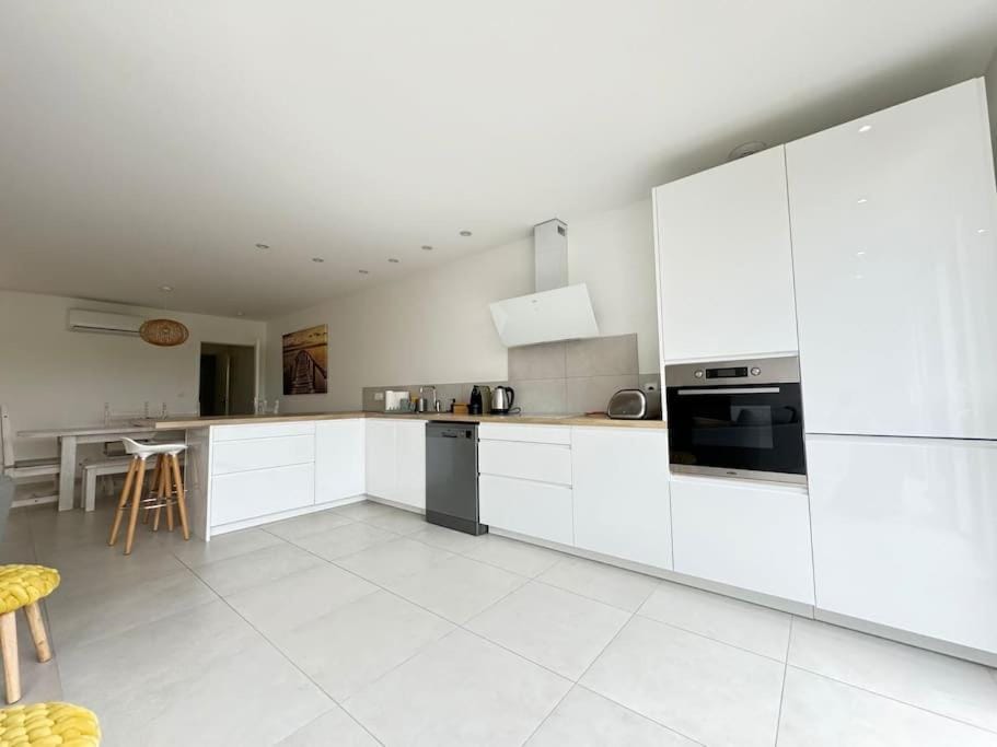 Kitchen or kitchenette, Dining area, dishwasher, oven, stove, toaster