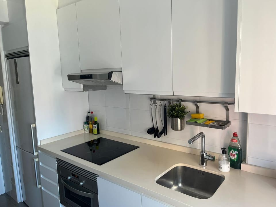 Kitchen or kitchenette, pet friendly, stove
