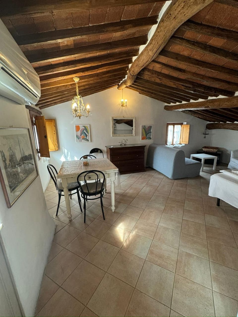 Living room, Photo of the whole room, Seating area, Dining area