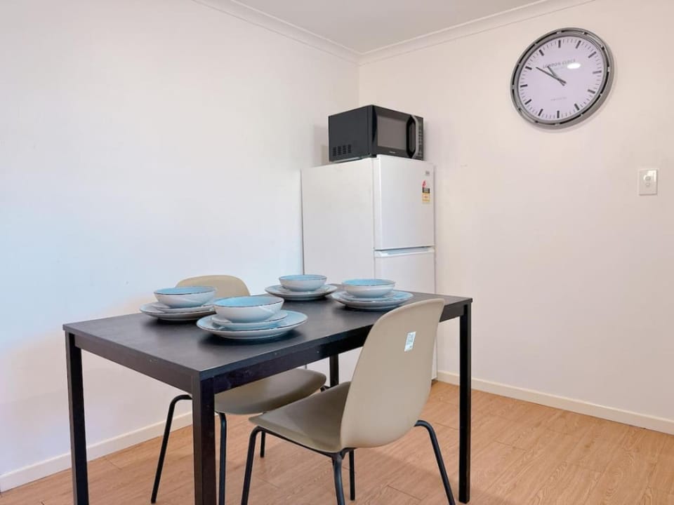 Comfy unit near Garden City Westfield Street Parking Apartment in Brisbane