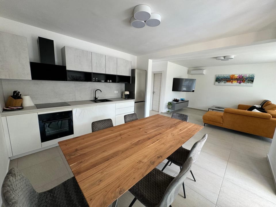 Kitchen or kitchenette, Living room, Seating area