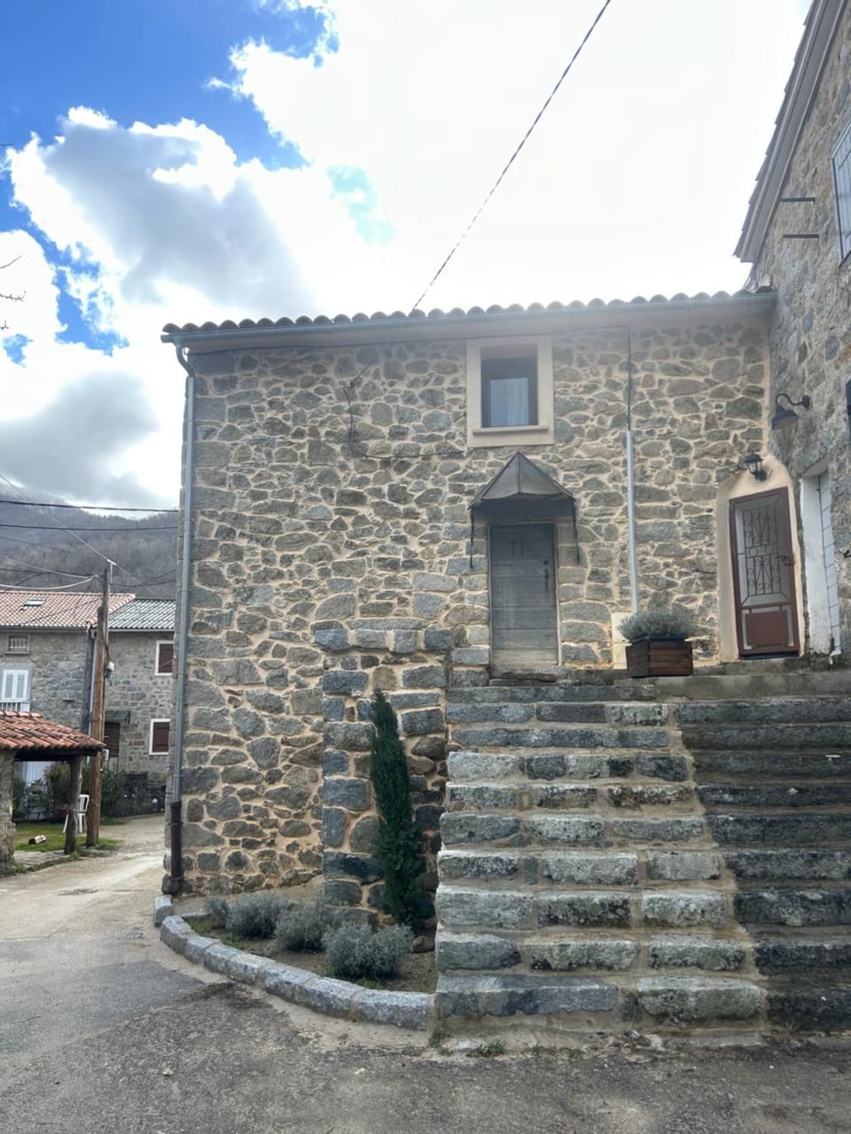 Maisonnette typique de village House in Corsica