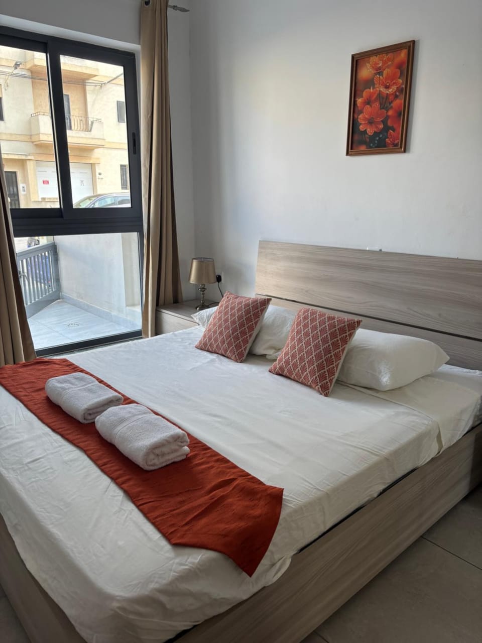 Bright Room - Private External Bathroom Vacation rental in Malta