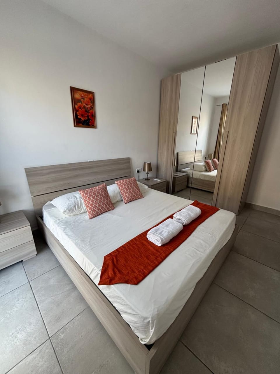 Bright Room - Private External Bathroom Vacation rental in Malta