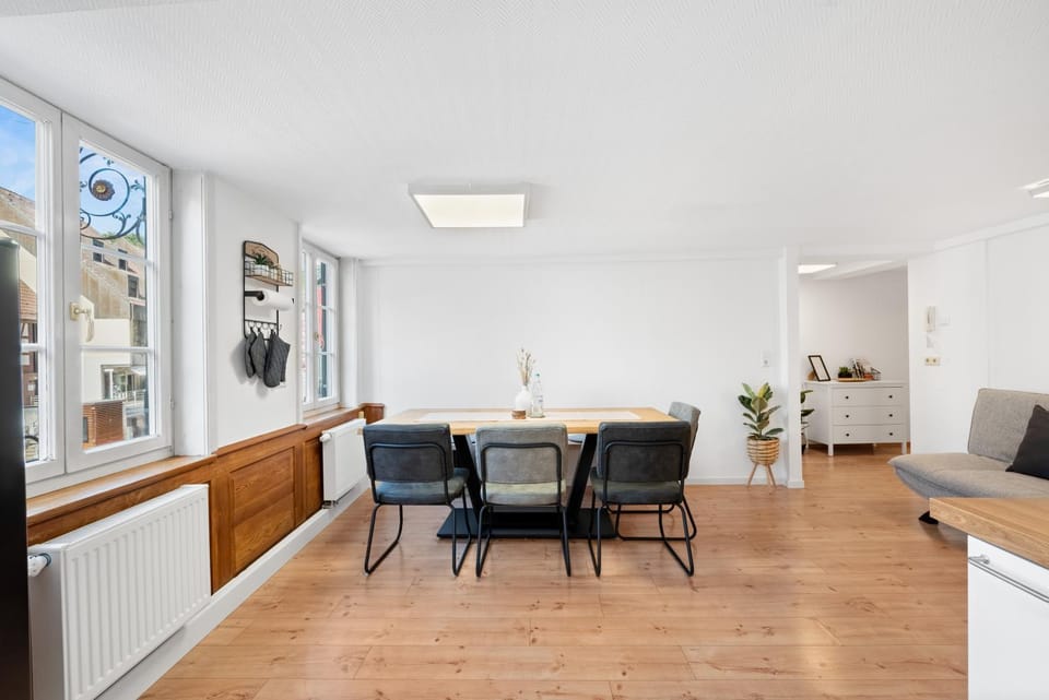 Living room, Seating area, Dining area