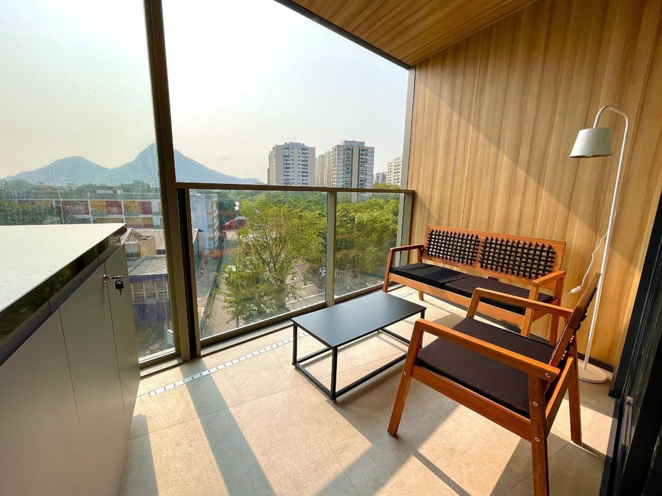 Leblon Studio - View of the Christ, pool and gym. Apartment in Rio de Janeiro