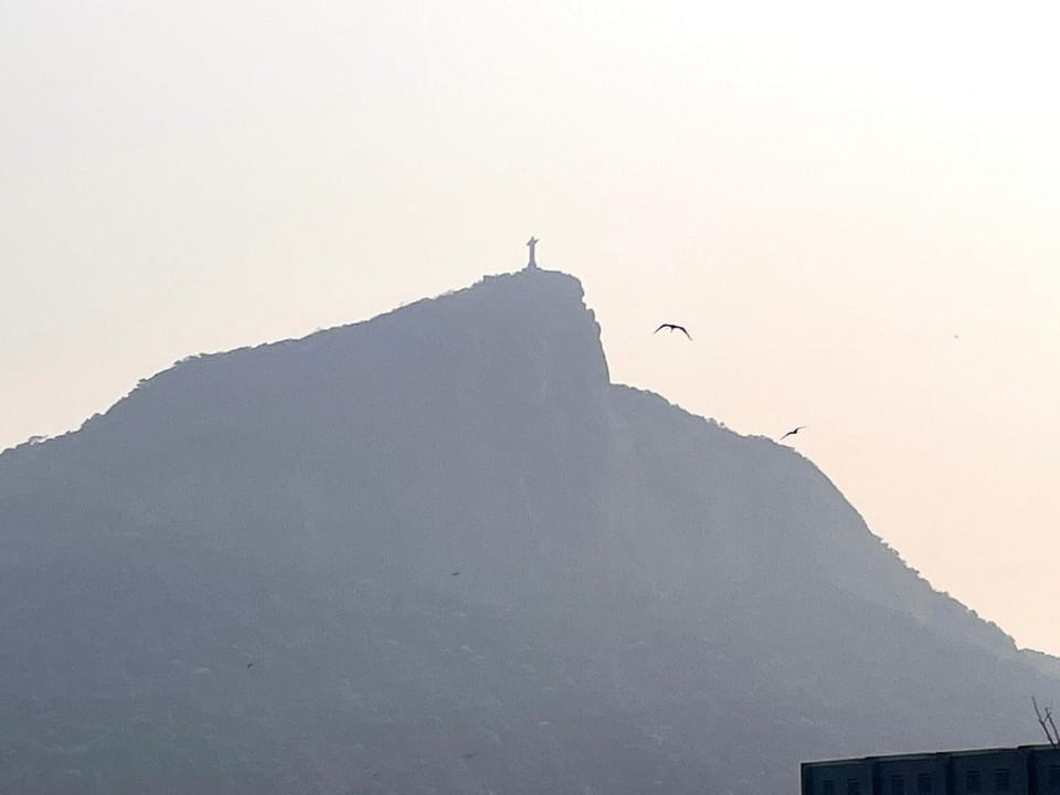 Leblon Studio - View of the Christ, pool and gym. Apartment in Rio de Janeiro